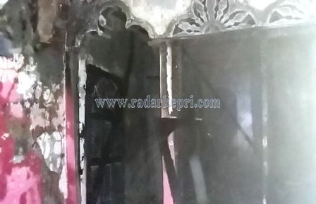 Rumah Abu yang ludes dilahap api, Sabtu (17/10) malam.