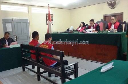 Dua bandar judi Sie Jie yang dihukum hanya 2,5 bulan penjara di PN Tanjungpinang, Selasa (03/11).
