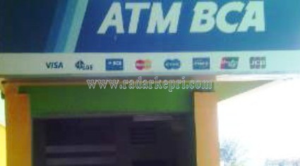 Salah satu ATM BCA di Tanjungpinang.