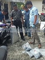 Barang bukti yang disita polisi dari kasus pembunuha.