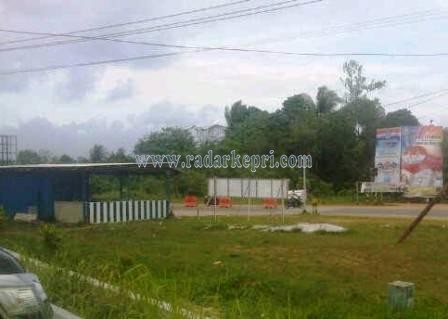 Di Pos Satlantas inilah Dandi terjaring razia karena lupa memakai helm.