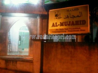 Mesjid Al Mujahid, tempat dua mahasiswi sholat Zuhur dan dicuri tasnya.
