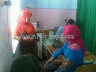 Pejabat Dinkes kota Tanjungpinang saat  menemui Yulianti di RSAL,  Rabu (09/03).