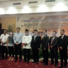 Dirut BUMD foto bersama dengan Walikota Tanjungpinang.