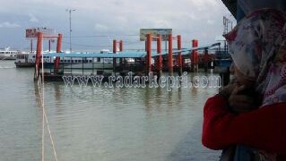 Ponton pelabuhan SBP Tanjungpinanh yang ambruk.