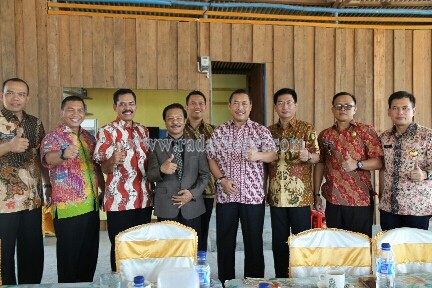 Ketua DPRD Kepri, Jumaga Nadeak SH saat meneriman kunjungan siswa Sespimti Polri di Dompak, Selasa (02/08).