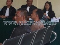 Terdakwa M Nazir dan Erianto saat menjalani persidangan di Pengadilan Tipikor pada PN Tanjungpinang.