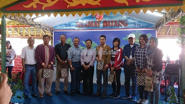 Foto bersama anggota Paskibraka Kepri dengan pimpinan DPRD.