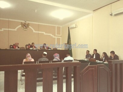 Empat dari 12 orang saksi yang dihadirkan ke persidangan untuk terdakwa Imalko S Sos, Jumat (02/09).